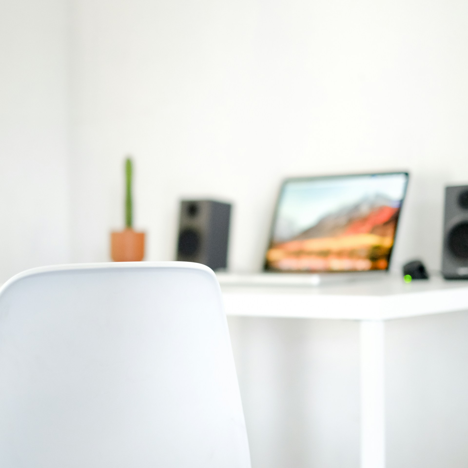 Desk mounted Speaker Shelf – lifting sound into a clearer position